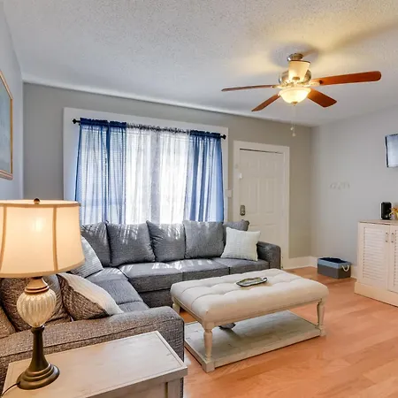 Beautiful Galveston Apt With Deck Less Than 3 Mi To Dtwn!